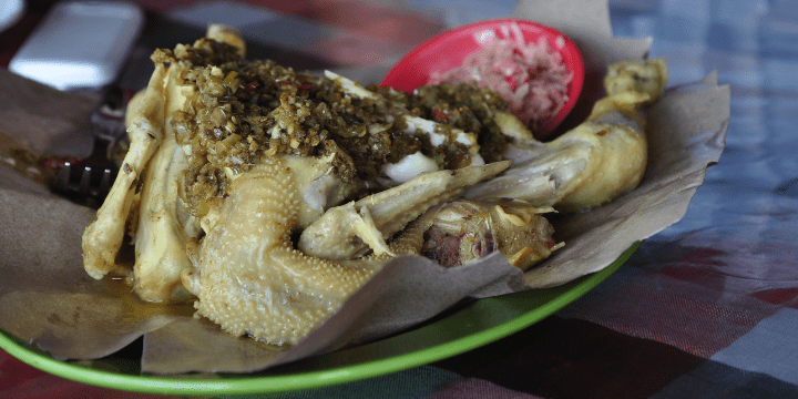 Ayam Betutu, Makanan Khas Bali dengan Warisan Rempah yang Menggugah Selera Dunia
