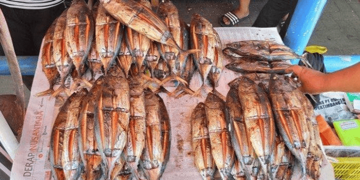 Proses Pembuatan Tradisional, Seni Pengasapan yang Teliti