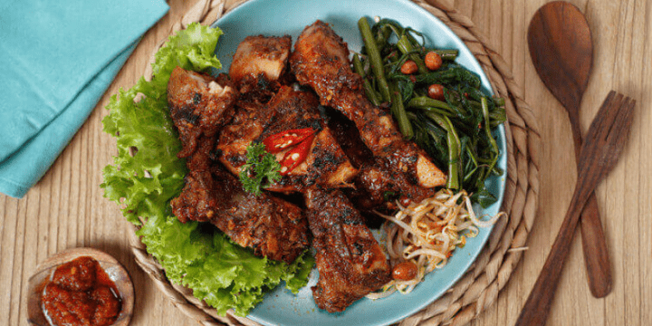 Sejarah dan Asal-Usul Ayam Taliwang, Diplomasi di Meja Makan