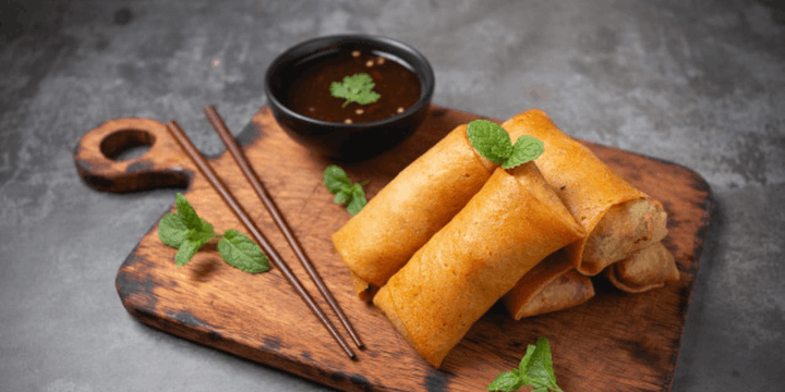 Lezatnya Lumpia Semarang, Perpaduan Gurih Rebung dan Udang yang Bikin Ketagihan!