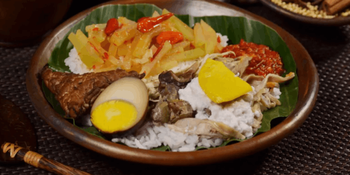 Melestarikan Warisan, Dari Warung Kaki Lima hingga Restoran Bintang Lima
