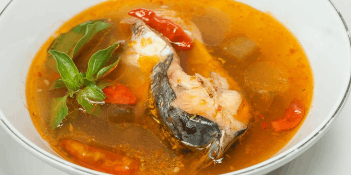 Daun Kemangi dan Cabai Rawit Utuh sebagai Penyempurna