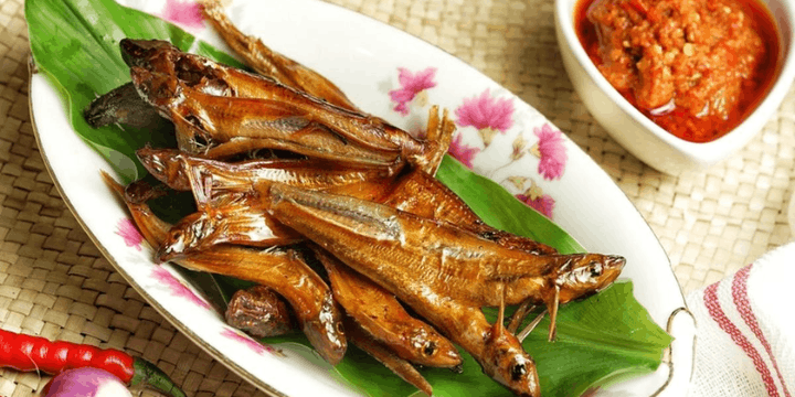 Ikan Selais Asap, Menikmati Kelezatan Ikonik dari Sungai-Sungai di Riau