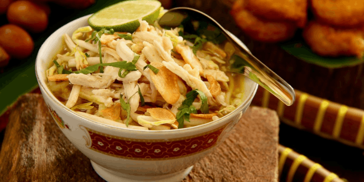 Penyajian Unik Soto Kudus dalam Mangkuk Kecil