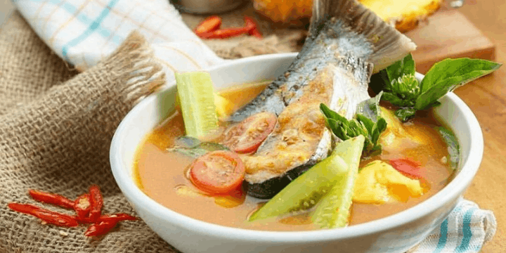 Peran Buah Asam Alami dalam Menyeimbangkan Lemak Ikan