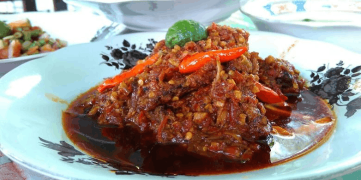 Pedas Menggoda Ayam Rarang Khas Lombok, Lebih dari Sekadar Ayam Bakar