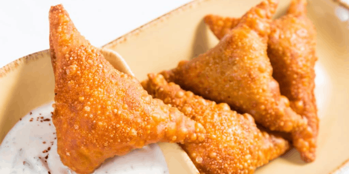 Camilan Sambusa Khas Sulawesi Barat, Camilan Gurih dengan Isian Ikan yang Menggoda