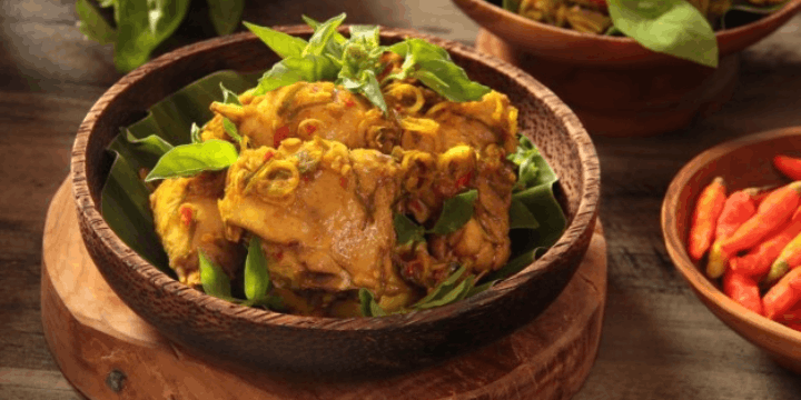 Penambahan Daun Bawang dan Kemangi di Akhir