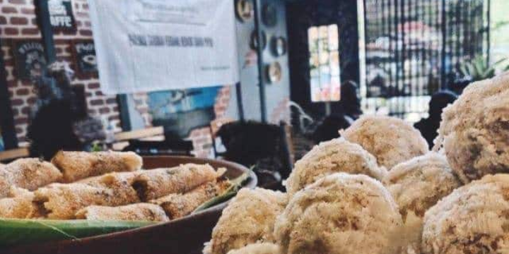 Persiapan Awal, Mengolah Sagu dan Kelapa