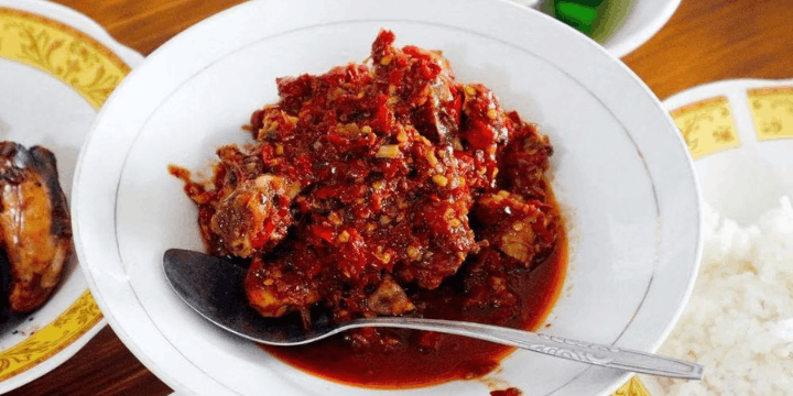 Proses Memasak Tradisional Menggunakan Kayu Bakar